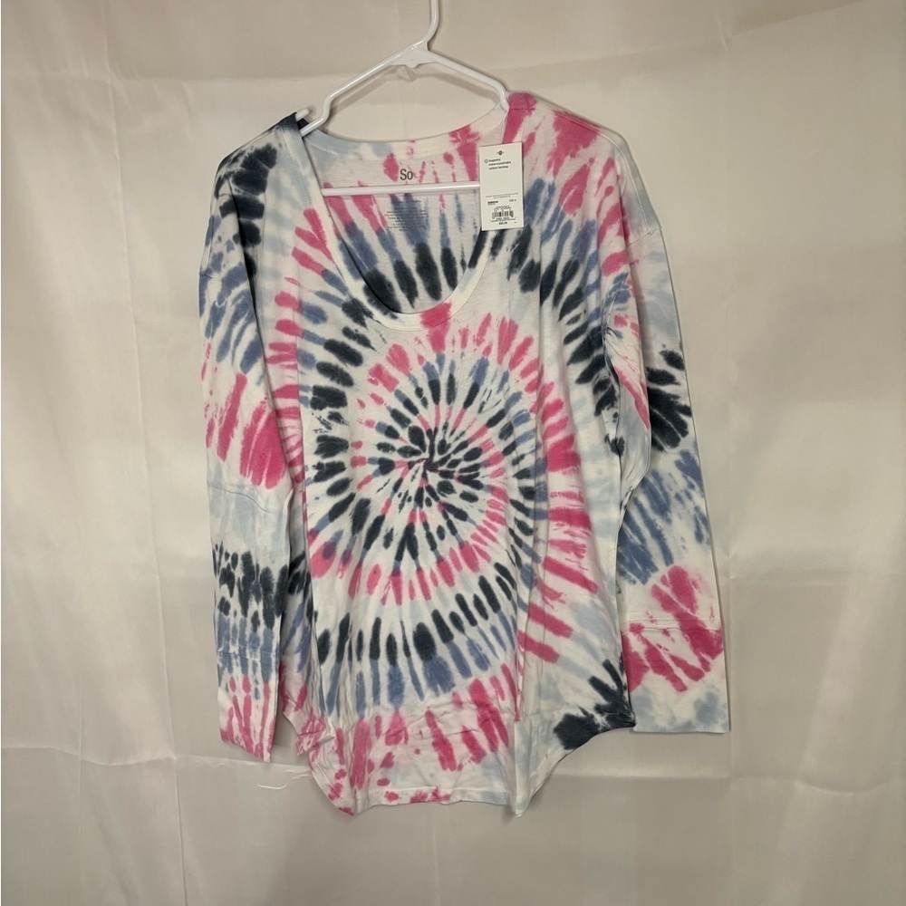 New with tags, womens size medium shirt, #H783